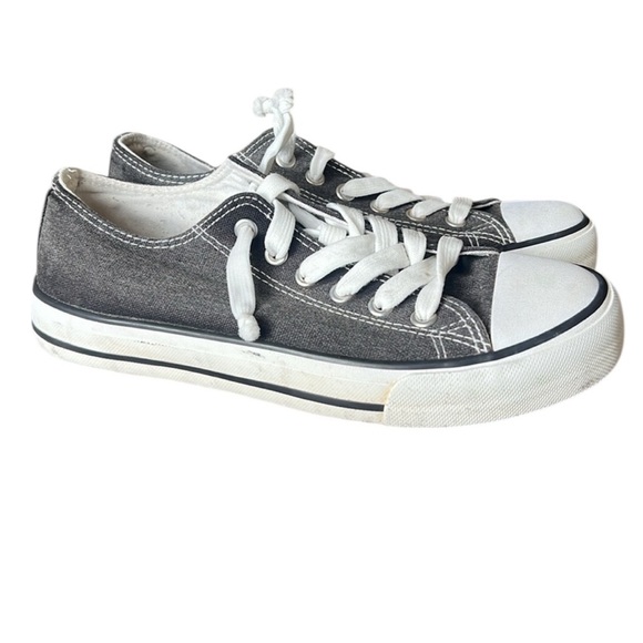 Sneakers ladies lace up gray. Very clean excellent condition. - Picture 1 of 8